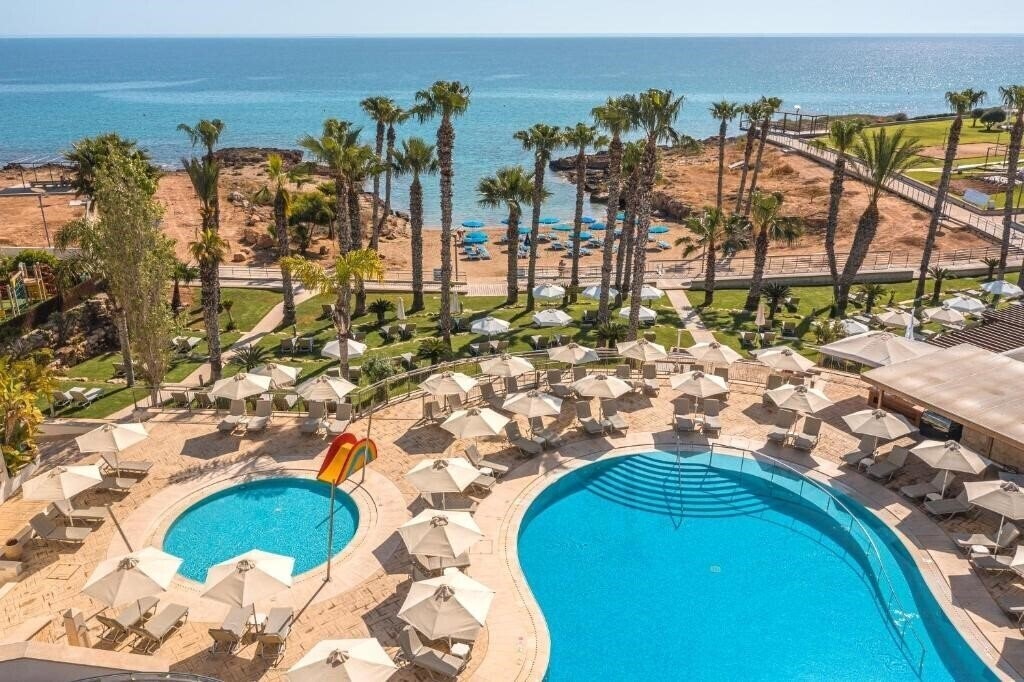Готель Louis Althea Beach Hotel 4*
