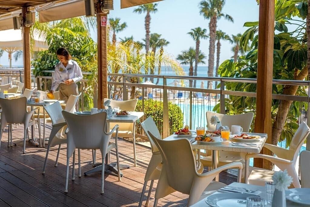 Фотографія Louis Althea Beach Hotel 4*