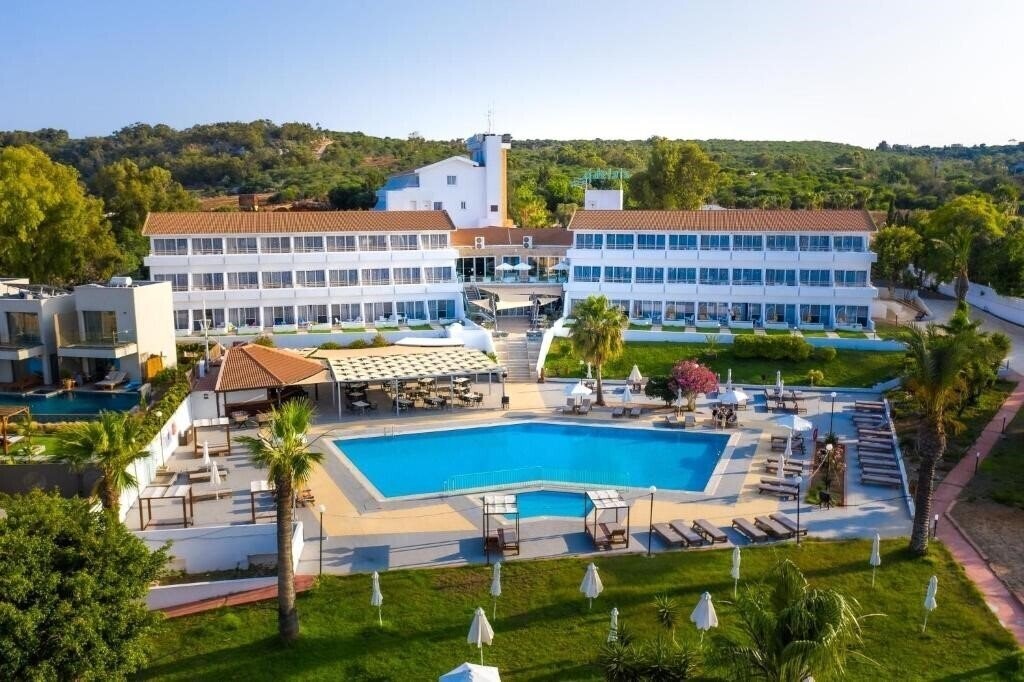 Готель Adelais Bay Hotel 3*