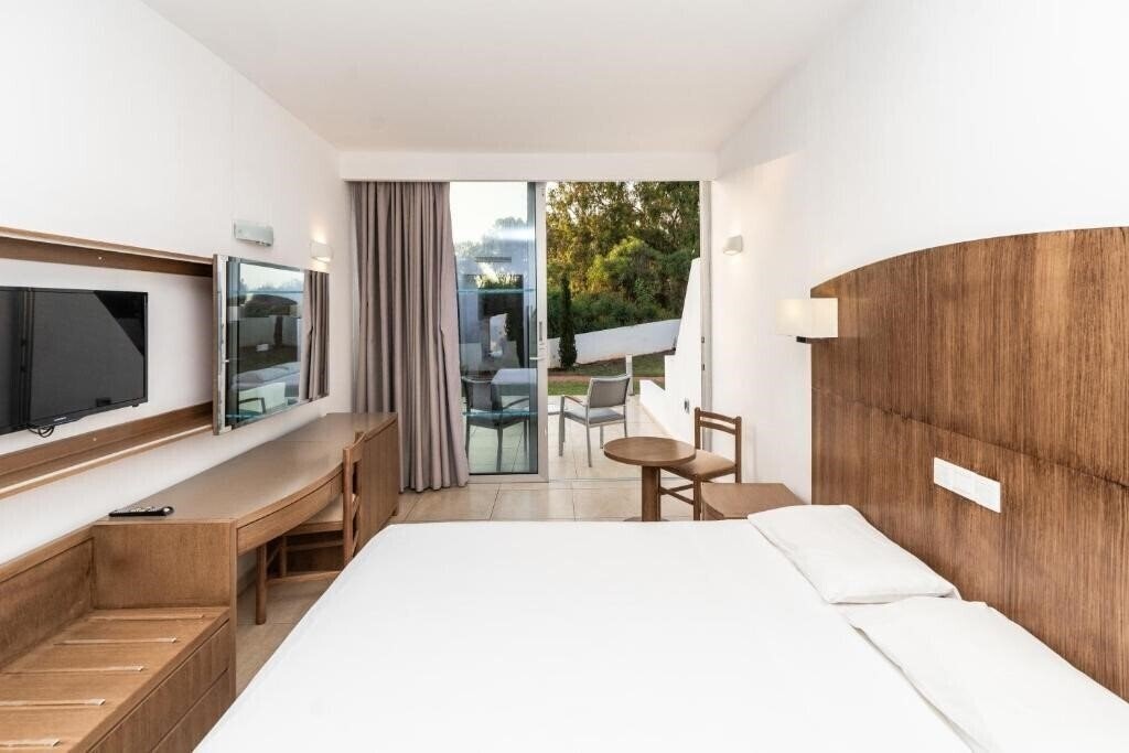 Фотографія Adelais 3*