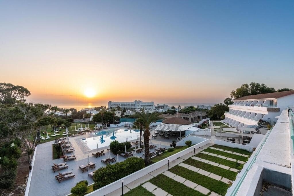 Фотографія Adelais Bay Hotel 3*