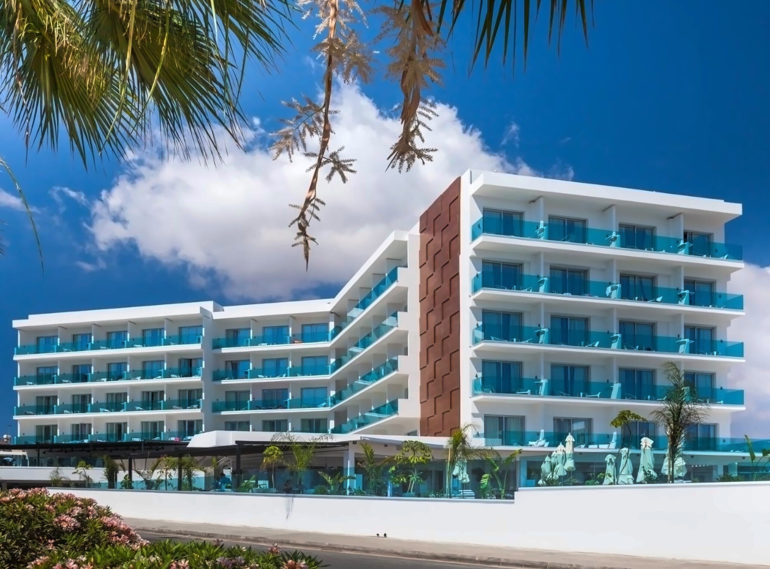 Отель The Blue Ivy Hotel & Suites 4*