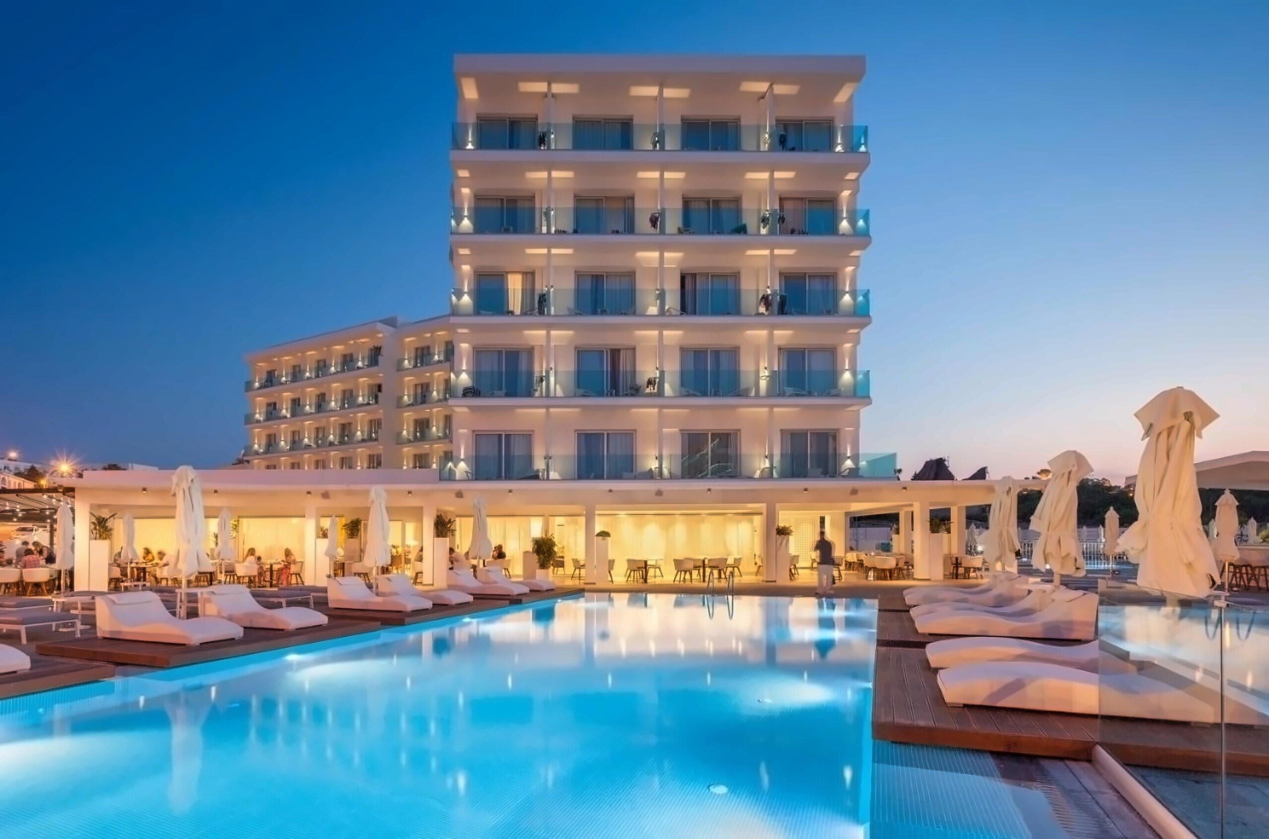 Фото The Blue Ivy Hotel & Suites 4*