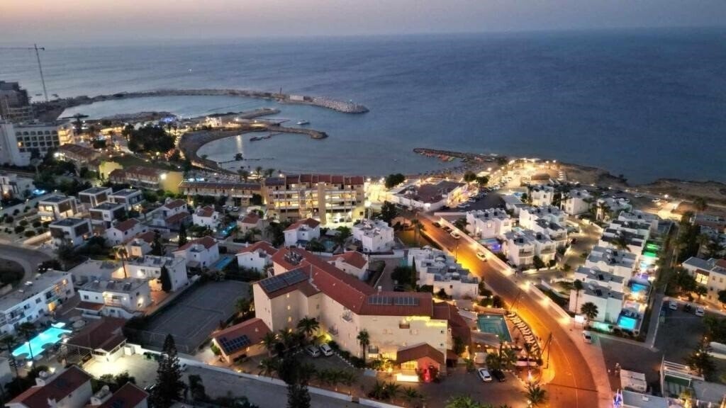 Отель Anais Bay 3*