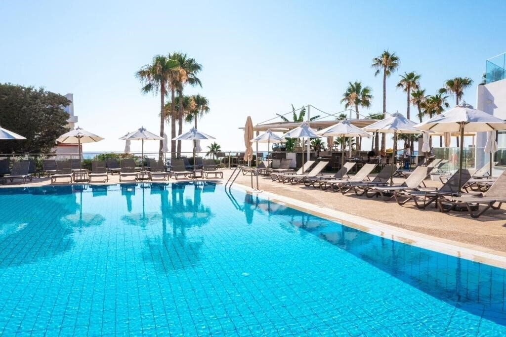 Отель Leonardo Crystal Cove Hotel & SPA 4*