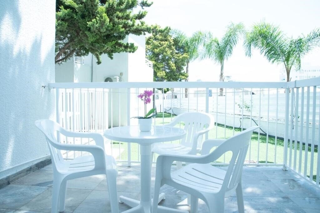 Фотографія Flisvos Beach Apartments 2*