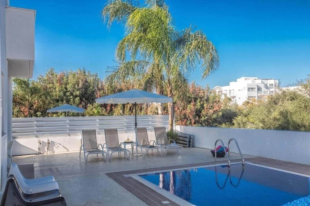 Фотографія Flouressia Gardens & Villas 2*