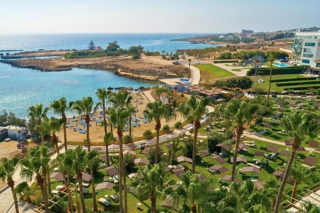 Готель Cavo Maris Beach Hotel 4*