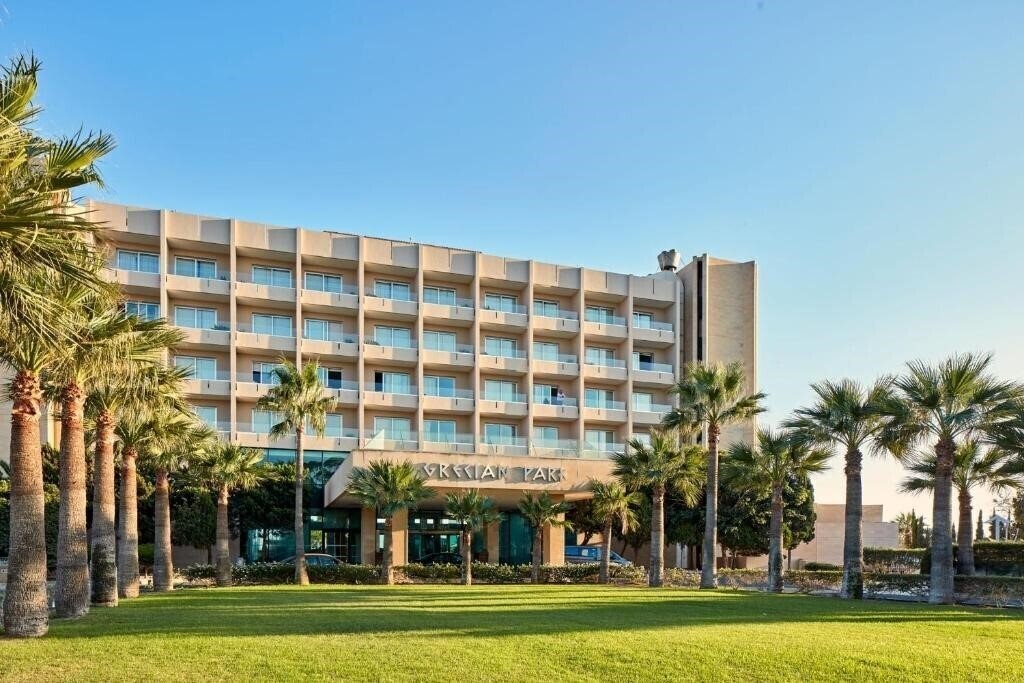 Готель Grecian Park Hotel 5*