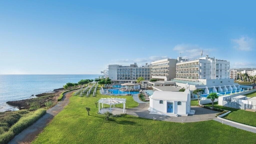 Готель Pernera 4*