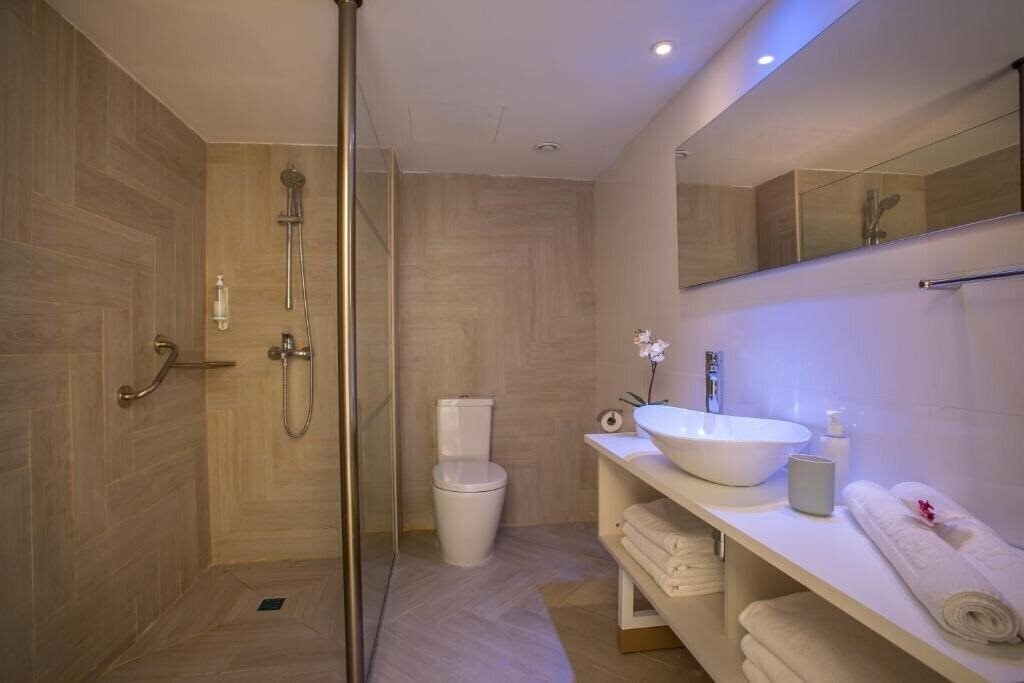 Фотография Louis Infinity Blu Designed for Adults 4*