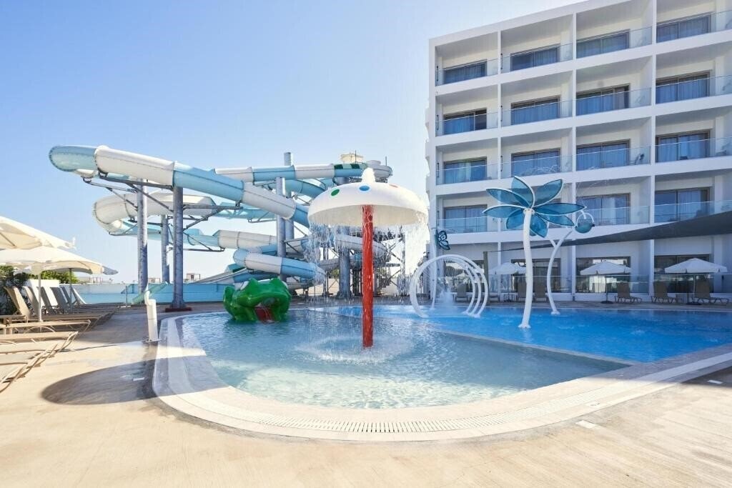 Фотографія Maris Grand Waterpark Resort 4*