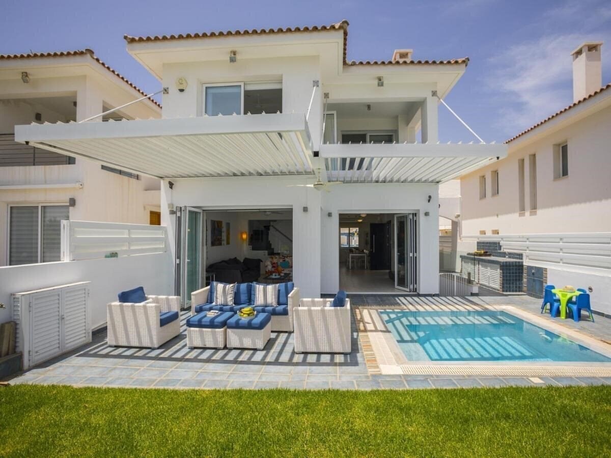 Готель Protaras Seafront Villa Sirina Pearl 4*