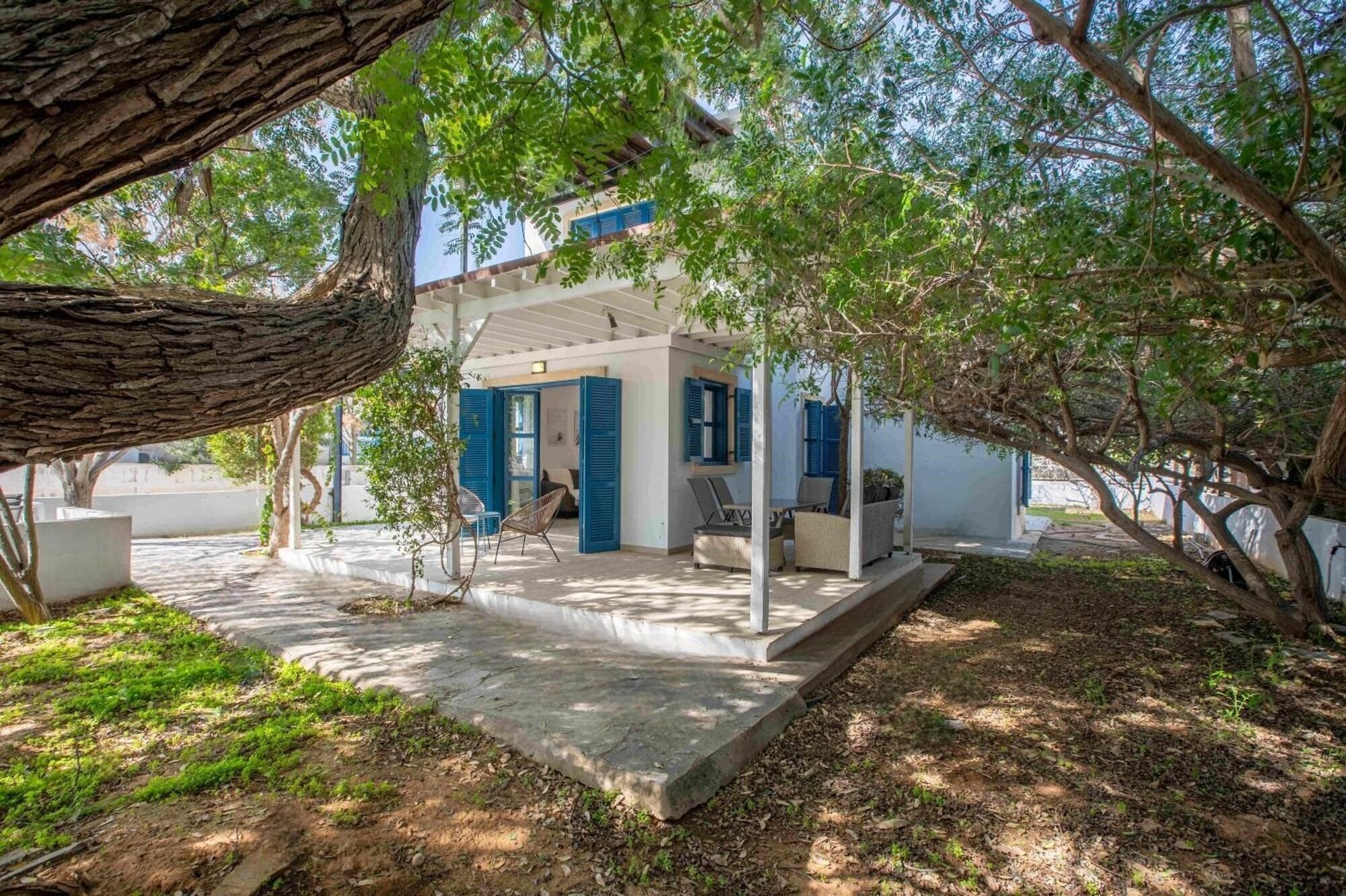 Отель Phaedrus Living Sky Blue Residence 4*