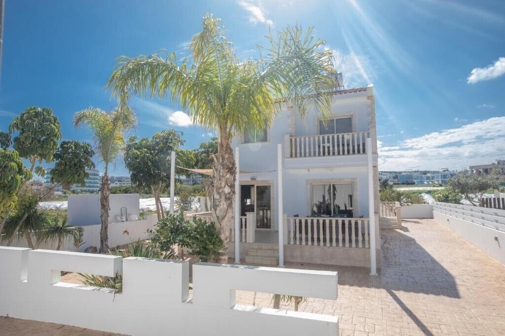 Картинка Tonia Villas 4*