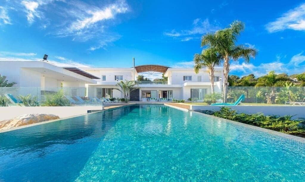 Готель Bay View Villa 4*