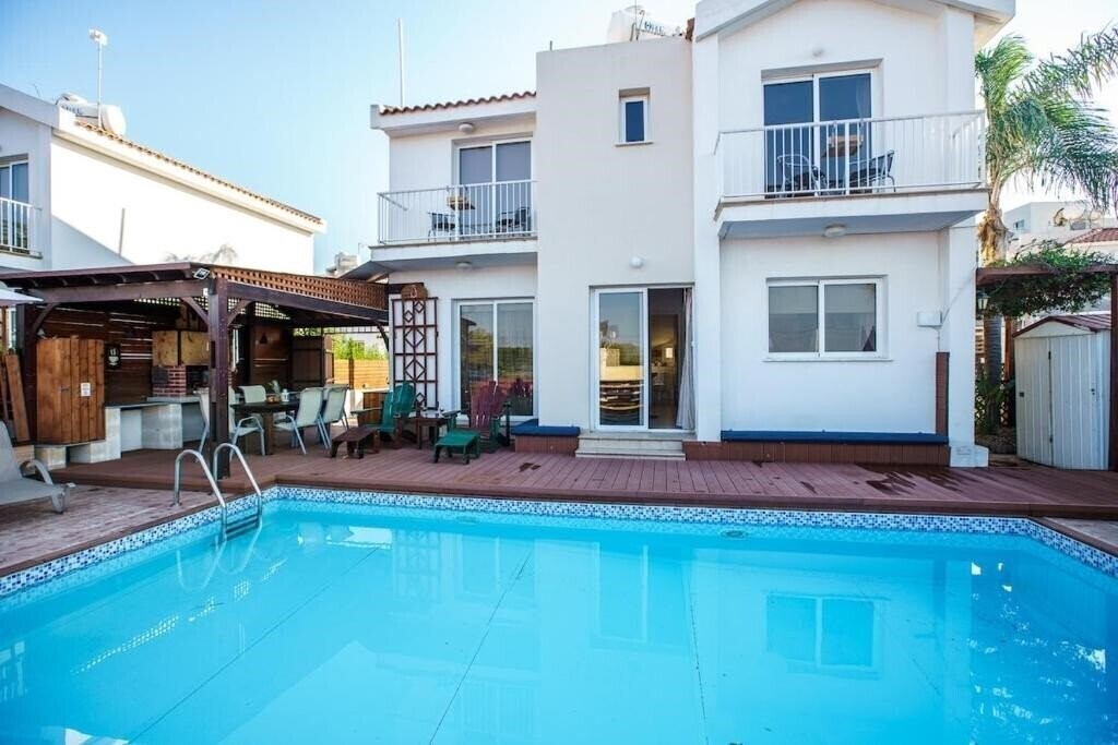 Отель Villa Kangaroo by Stay BNB 3*