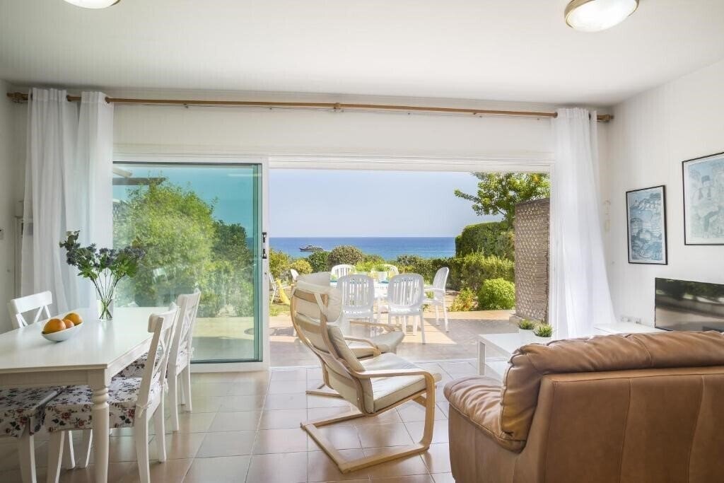Готель Sirina Lina Beachfront Suite 3*