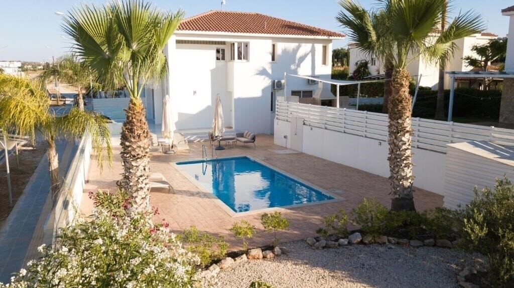 Отель Pernera Gardens Villa 3*
