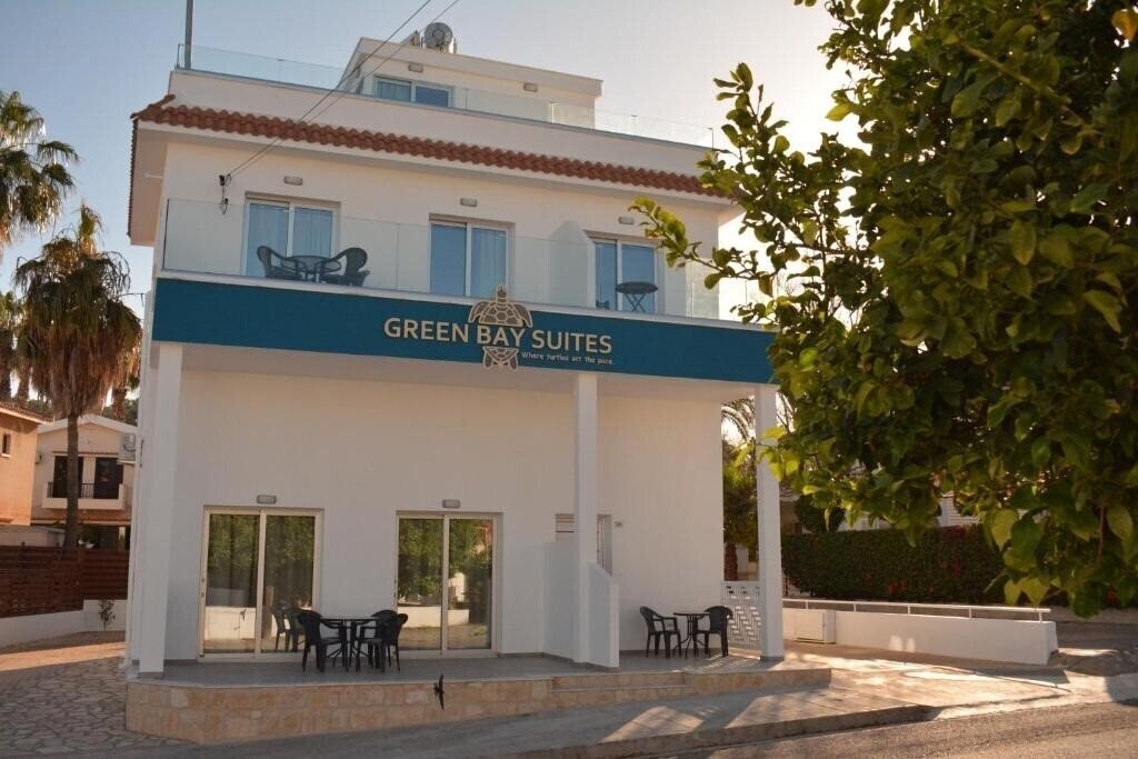 Отель Green Bay Suites 3*
