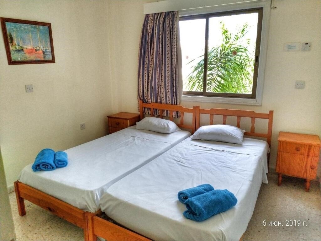 Готель Constantaras Apartments 3*