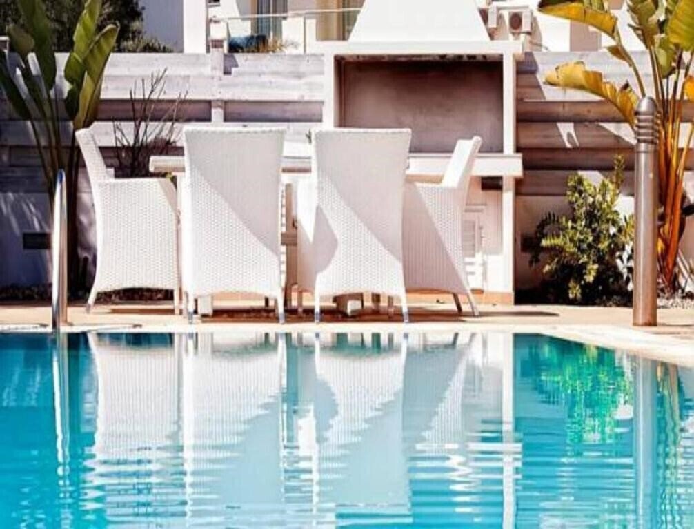 Готель Athena Beach Villas 3*