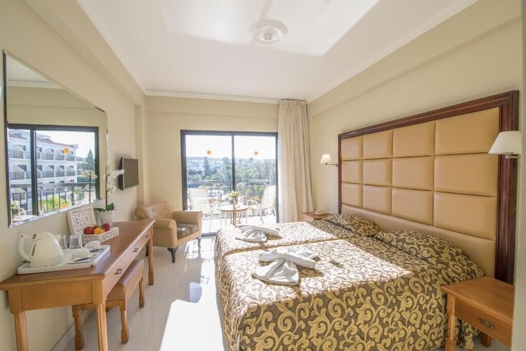 Фотографія Tsokkos Sun Garden Hotel Apts 4*