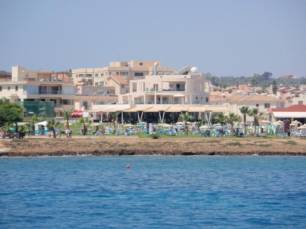 Отель Polyxenia Isaak Luxury Villas & Apartments 2*