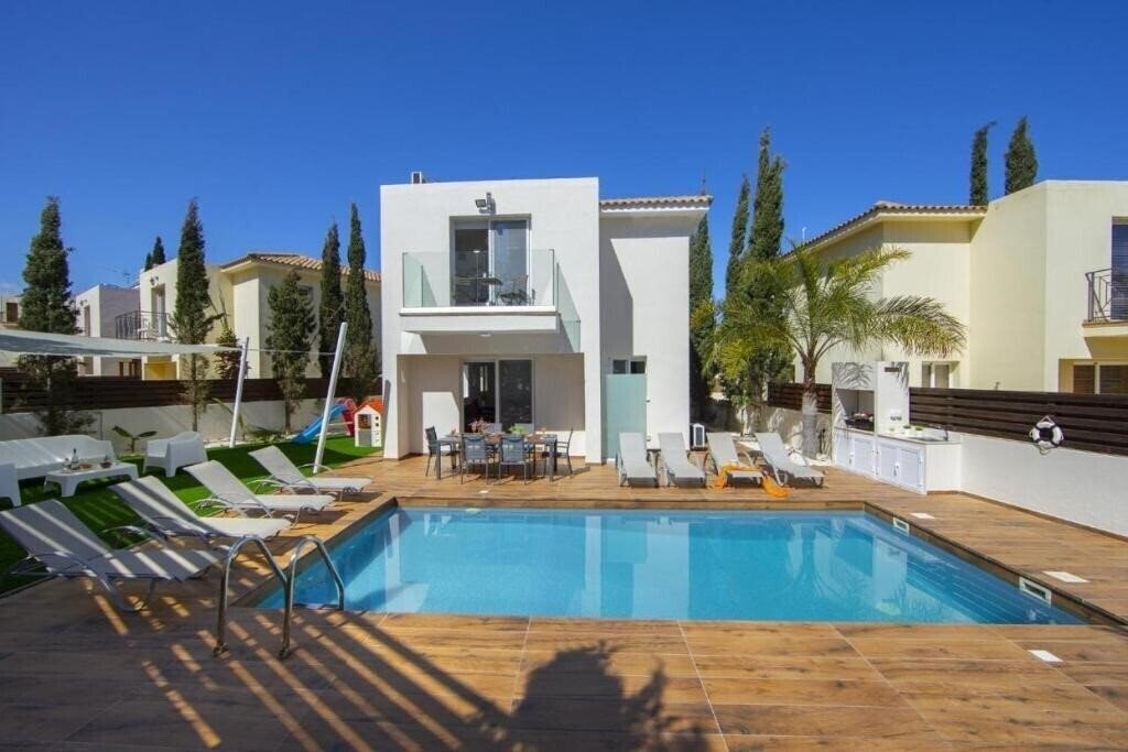 Фотографія Tsokkos Family Villa - Pool Garden 2' Walk to Beach 2*