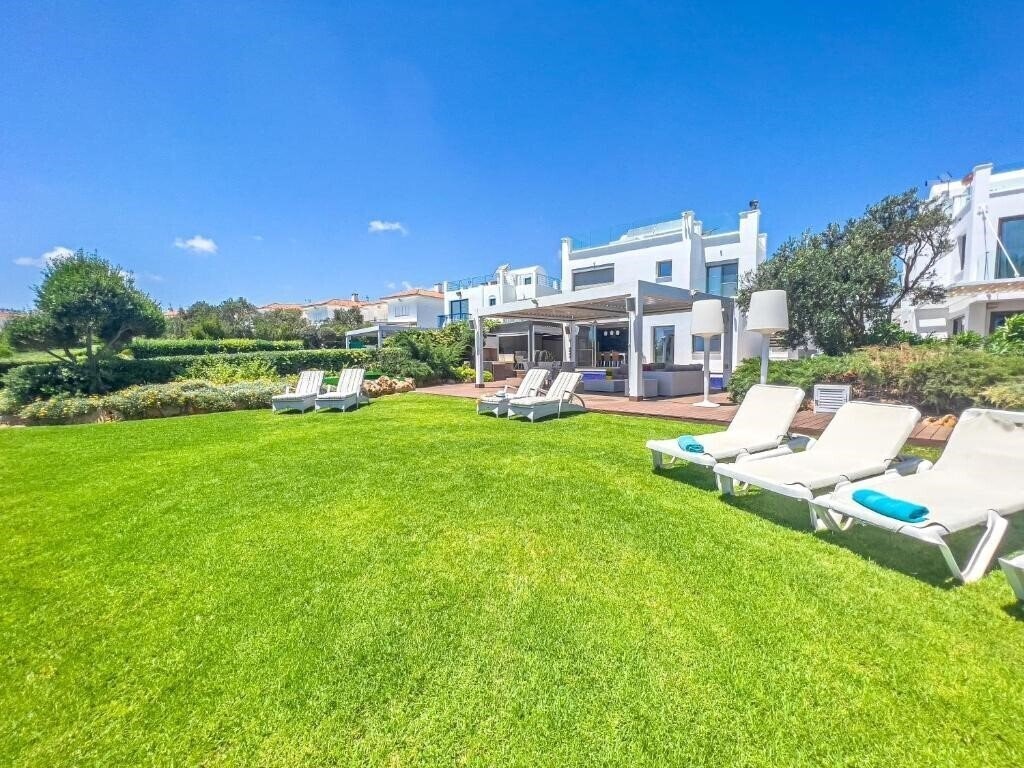 Отель Erato Seafront Luxury Villa 2*