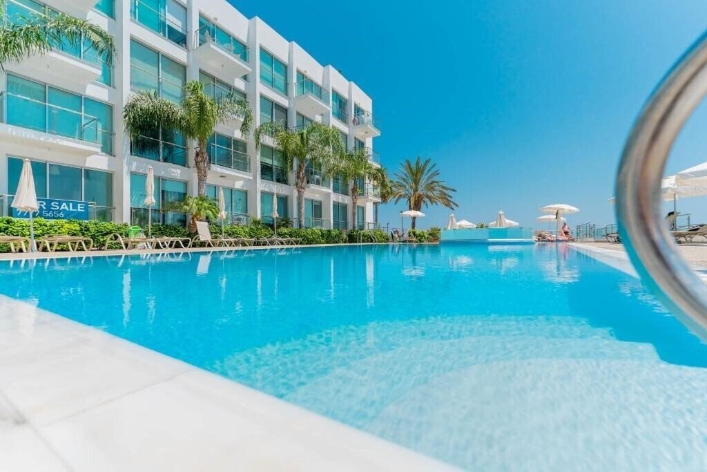 Отель Bliss - Coralli Beachfront Apartment 2*