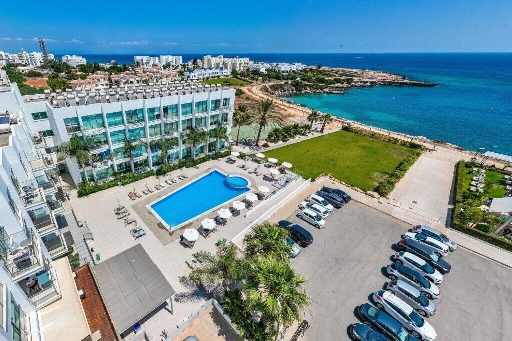 Фото Bliss - Coralli Beachfront Apartment 2*