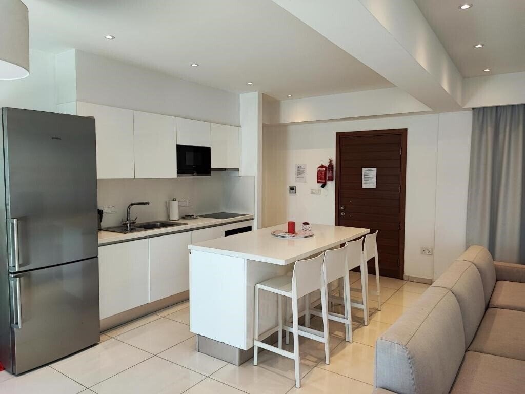 Картинка Ocean Suites Luxury Apartments 2*
