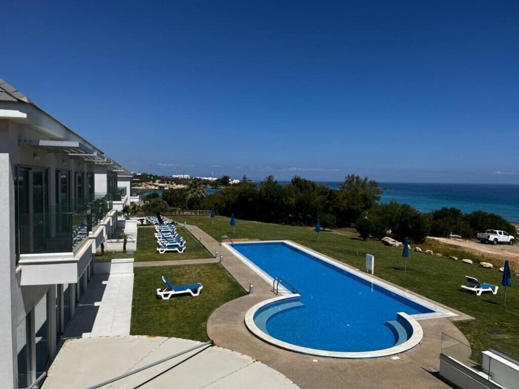 Фото Ocean Suites Luxury Apartments 2*
