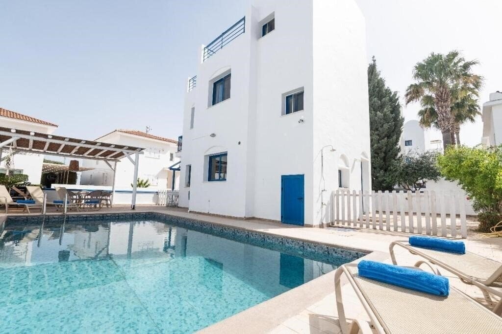 Готель St Nicolaos Villa Ekaterina 3 BDRM 3*
