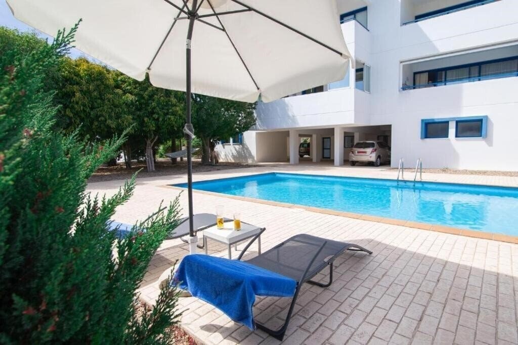 Отель The Good Times Apartment 3*