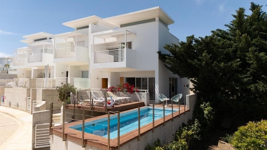 Фотография Wealthystays: Nice Day Hill Villa 3*