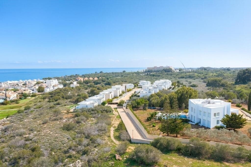 Картинка Wealthystays: Nice Day Hill Villa 3*