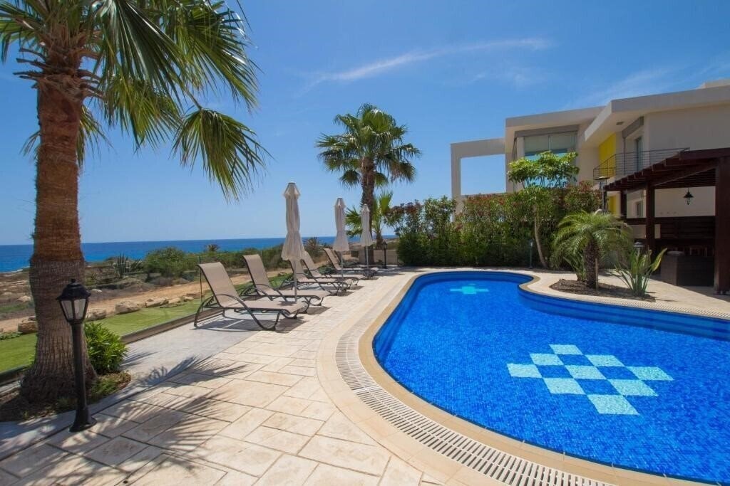 Фотография Villa Sea Holly Front Line 3*