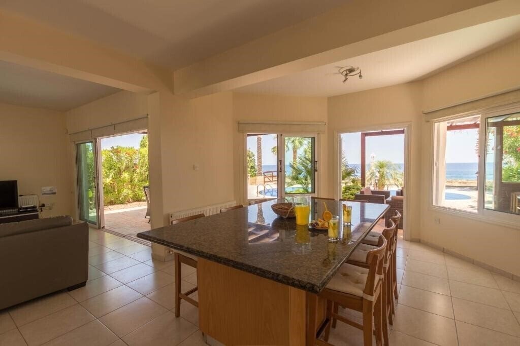 Изображение Villa Sea Holly Front Line 3*