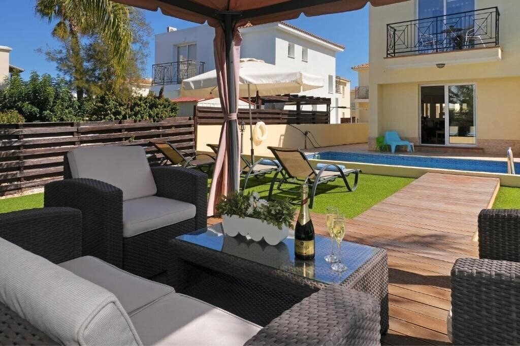 Готель Villa Crystalia - 350m From Kalamies Beach 3*