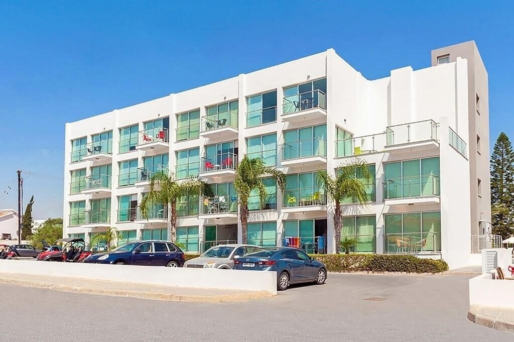 Готель Lucile - Coralli Beachfront Apartment 3*