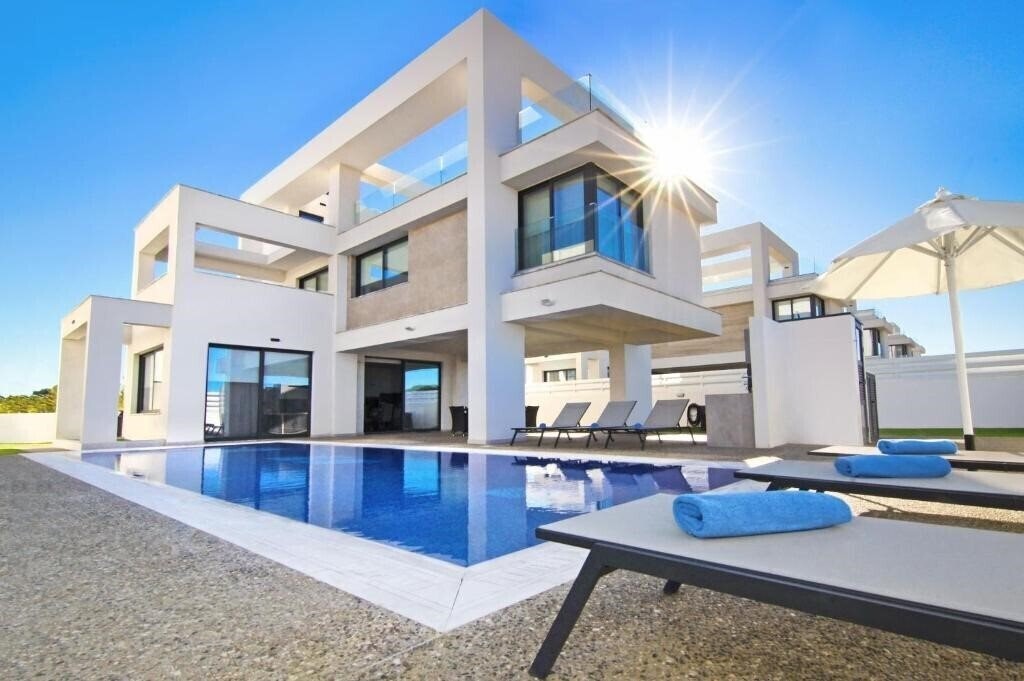 Фото Villa Amazonia - Large Private Pool 3*