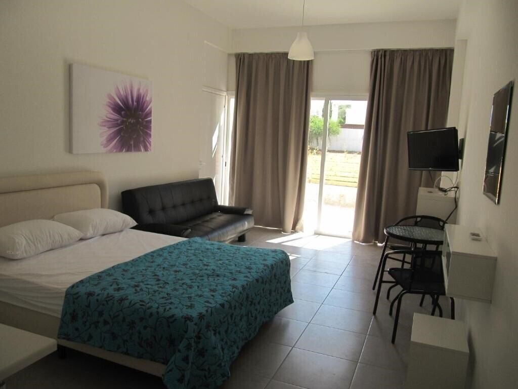 Фото Sunny Holiday Apartments 3*