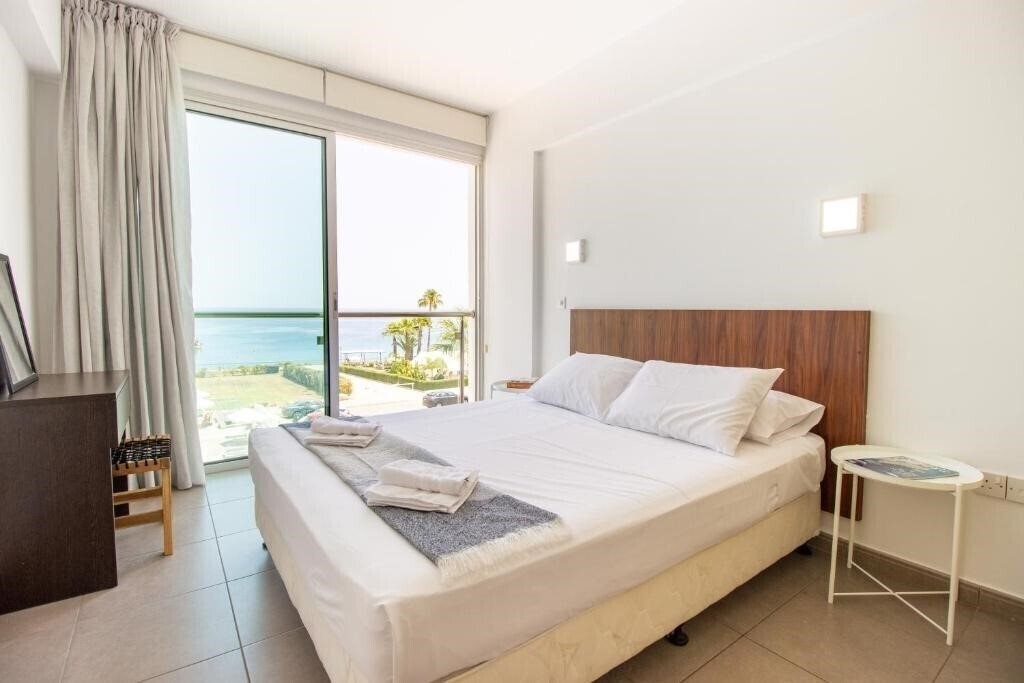 Фотография Stunning Sea-Views Apt, Protaras 3*