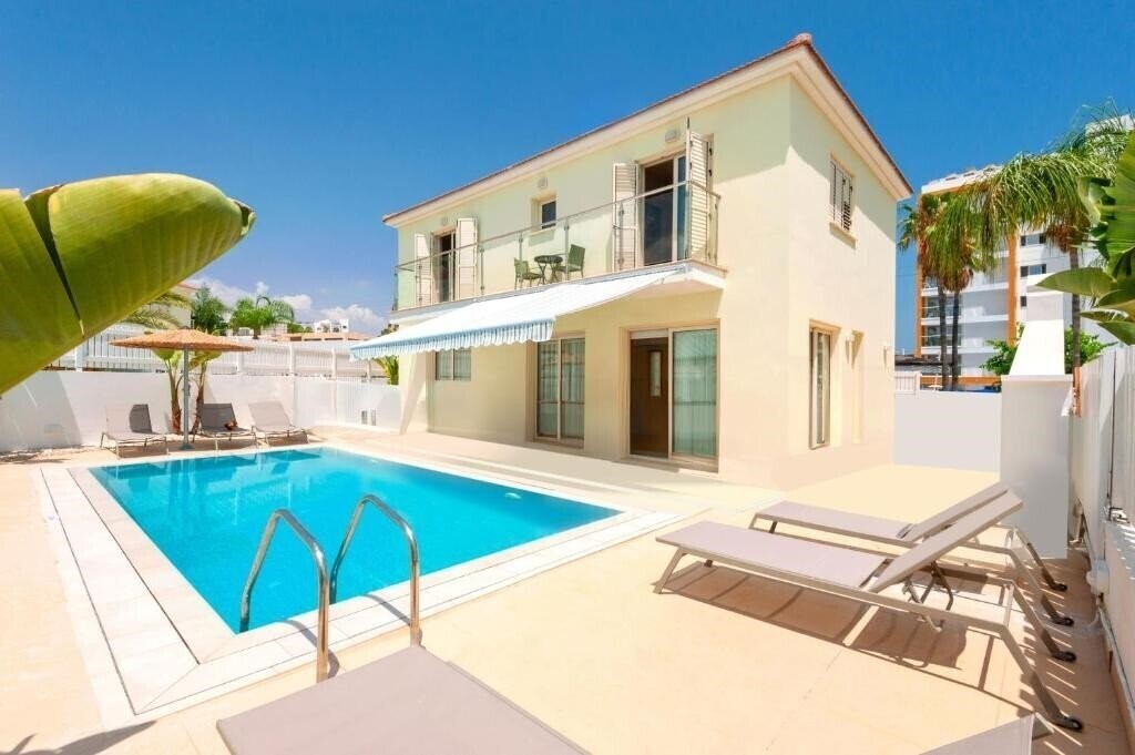 Готель Villa Aurora - 100m From Pernera Beach 3*