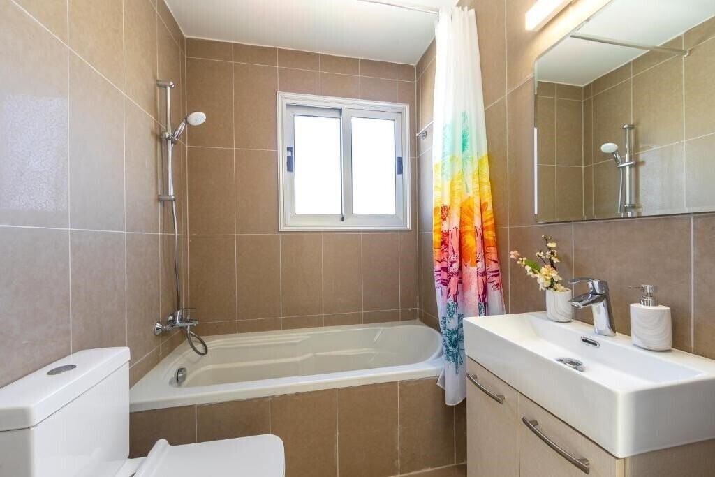 Фотография Villa Lantos Central Protaras 3*