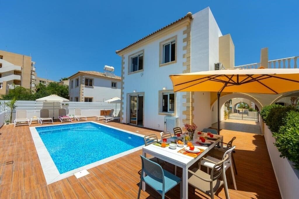 Изображение Villa Lantos Central Protaras 3*