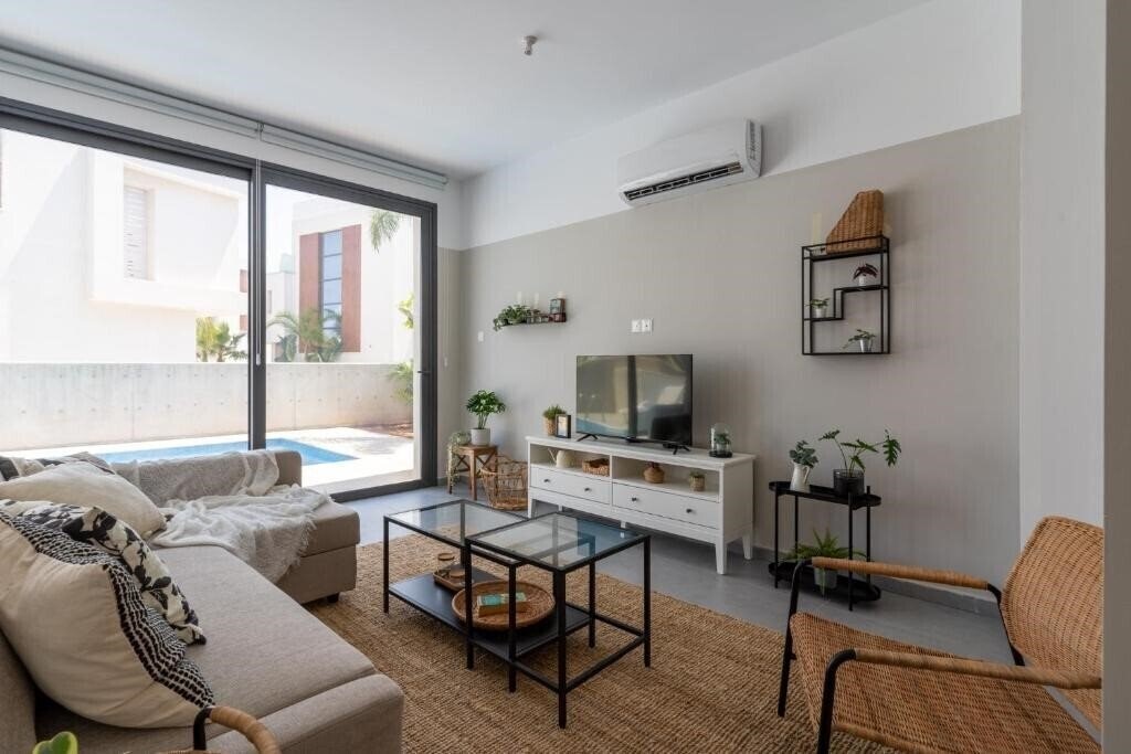 Изображение Villa Flora's 3-BR Retreat & Private Pool in Protaras 3*