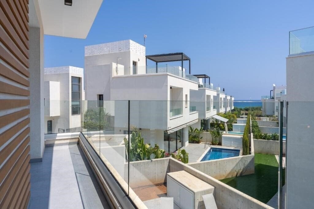Картинка Villa Flora's 3-BR Retreat & Private Pool in Protaras 3*